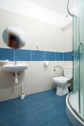 �azienka w pokoju hotelowym