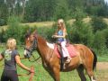 dzieci kochają konie